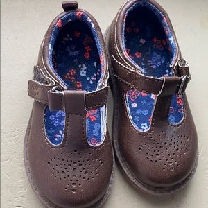 Adorable Oshkosh brown dress shoes. Size 5.